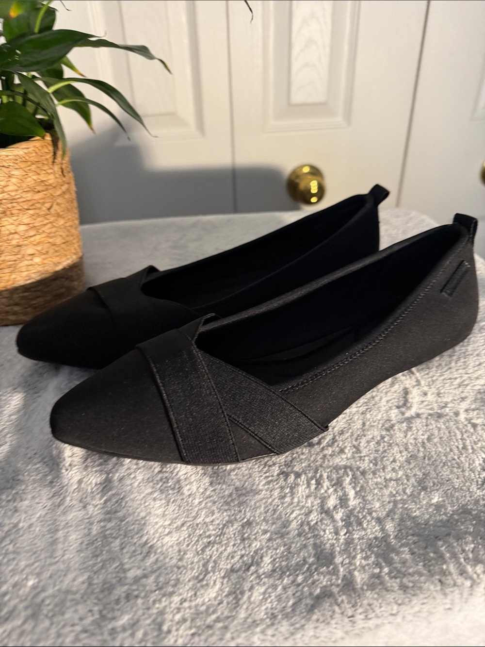 Anne Klein Women's Black Pointed Toe Slip-On Flats